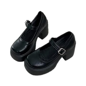 Height-enhancing block-heeled pumps